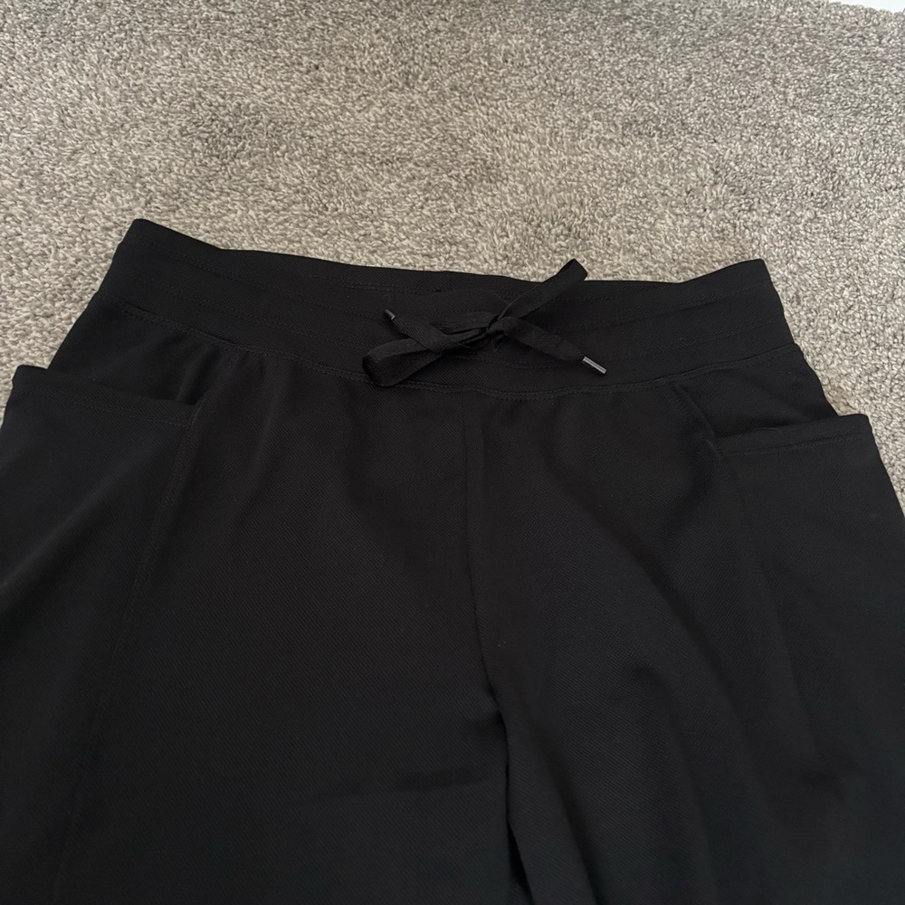 3/$25 Joe Fresh Active Cropped Joggers - Picture 2 of 5
